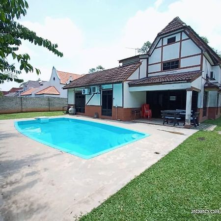 Villa With Private Swimming Pool Malacca Exterior foto