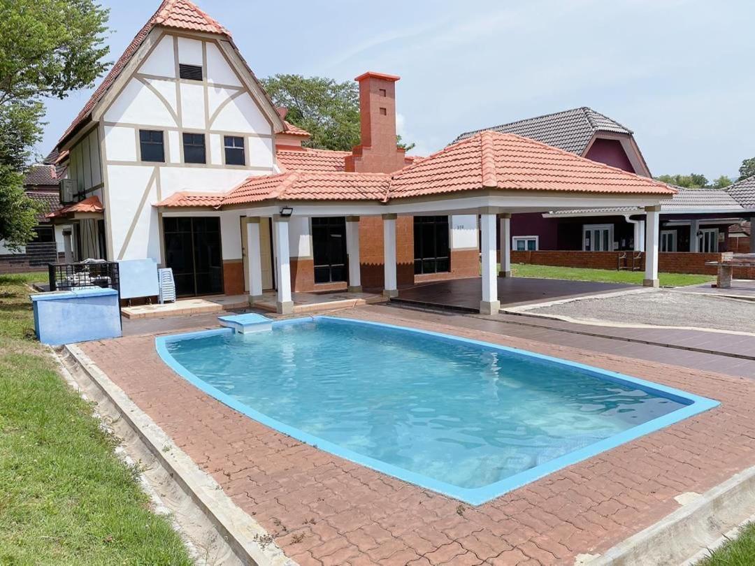 Villa With Private Swimming Pool Malacca Exterior foto